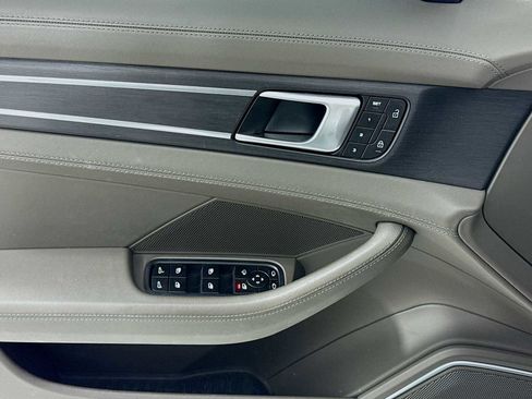 Used 2022 Porsche Panamera GTS image 11