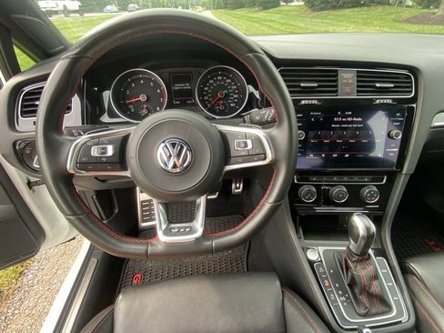 Used 2020 Volkswagen GTI SE FWD image 10