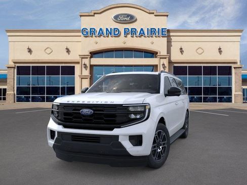 New 2025 Ford Expedition Max Active image 2