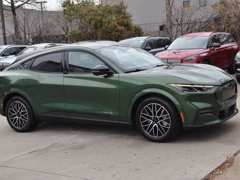 Certified 2025 Ford Mustang Mach-E Premium image 5