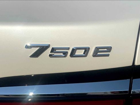 New 2026 BMW 750e xDrive w/ Executive Package image 15