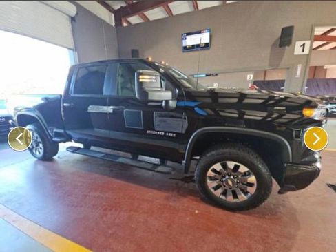 Used 2025 Chevrolet Silverado 2500 Custom w/ Custom Value Package image 5