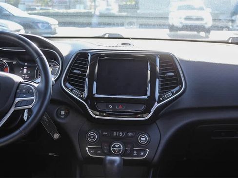 Used 2019 Jeep Cherokee Limited image 18