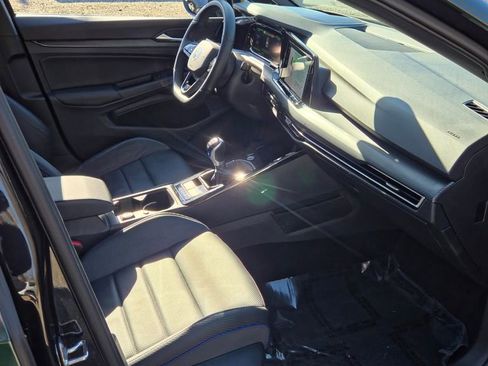 Used 2024 Volkswagen Golf R image 7