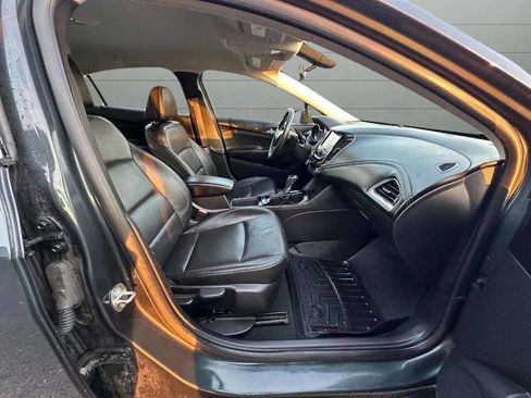 Used 2017 Chevrolet Cruze Premier image 35