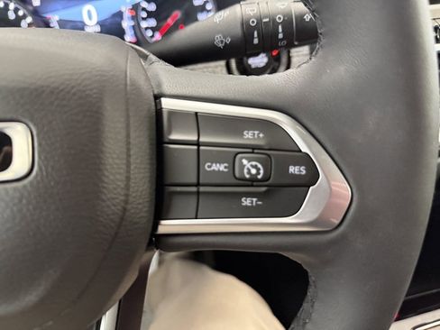 Used 2023 Jeep Compass Latitude AWD/4WD image 23