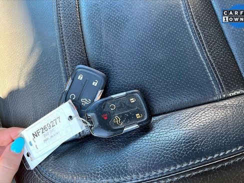 Used 2022 GMC Sierra 2500 Denali w/ Denali Black Diamond Edition image 9