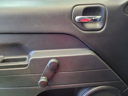 Used 2016 Jeep Patriot Sport image 27