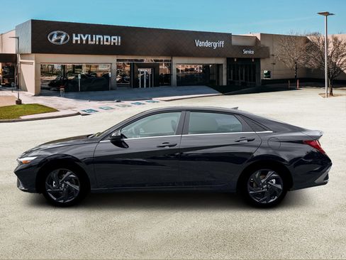 New 2026 Hyundai Elantra SEL Sport FWD image 3