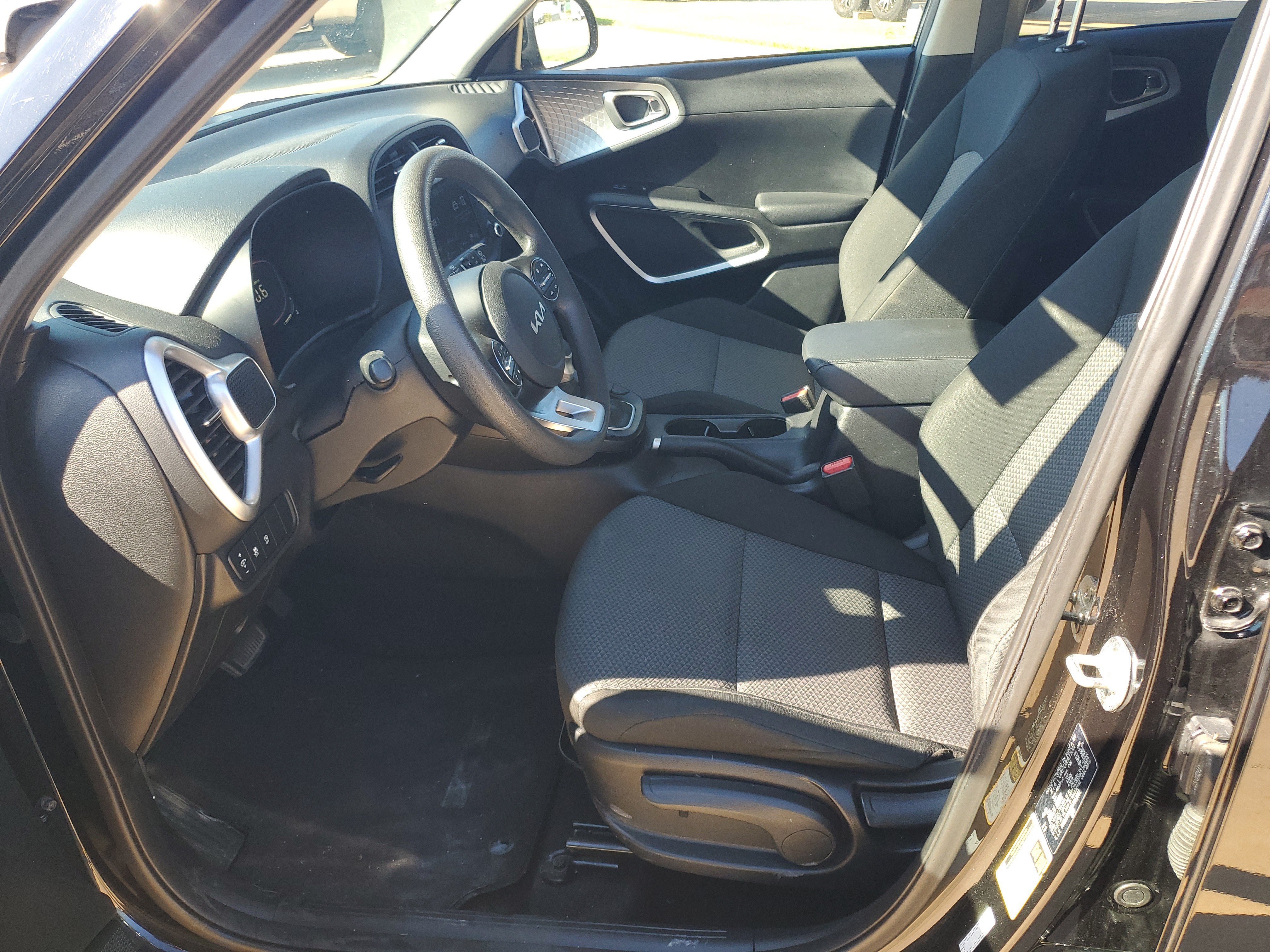 Used 2024 Kia Soul LX w/ Option Group 015 FWD image 4