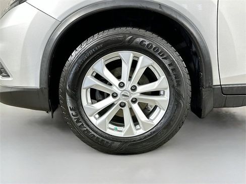 Used 2016 Nissan Rogue SV w/ SV Moonroof Package image 12