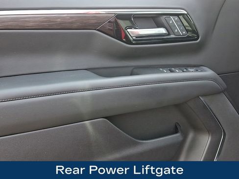 Used 2025 Chevrolet Tahoe Z71 image 17