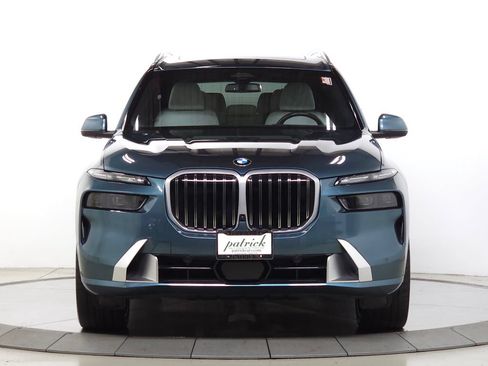 Used 2024 BMW X7 xDrive40i w/ Premium Package AWD/4WD image 2