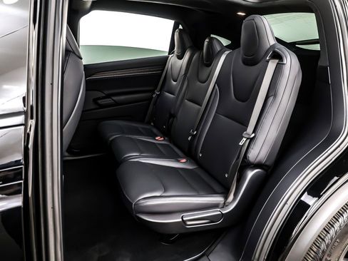 Used 2024 Tesla Model X image 8