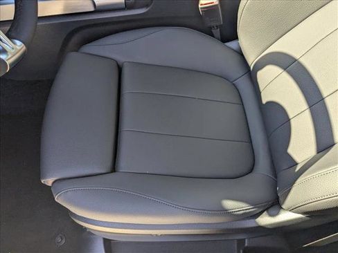 New 2026 Mercedes-Benz GLB 250 image 4