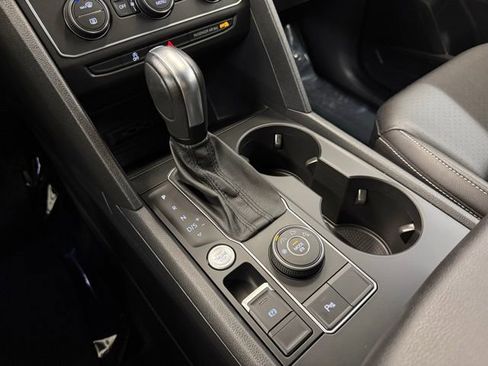 Used 2020 Volkswagen Atlas Cross Sport SE image 16