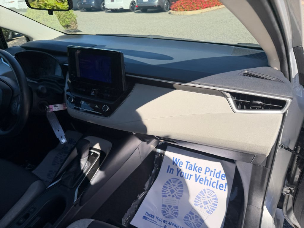Used 2025 Toyota Corolla LE FWD image 16