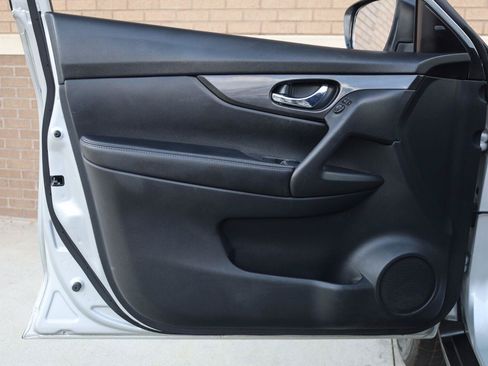 Used 2018 Nissan Rogue SV AWD/4WD image 14