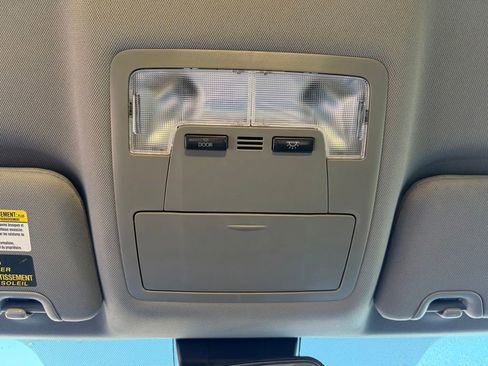 Used 2017 Toyota Highlander LE image 21