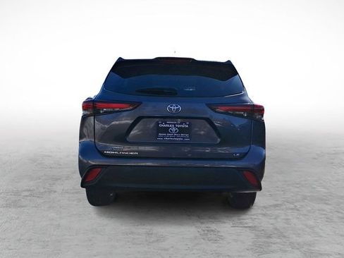 Used 2024 Toyota Highlander LE FWD image 5