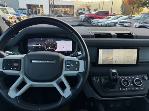 Used 2021 Land Rover Defender 90 X-Dynamic S image 15