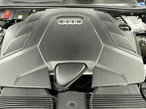 Used 2019 Audi Q8 Premium Plus w/ Premium Plus AWD/4WD image 32