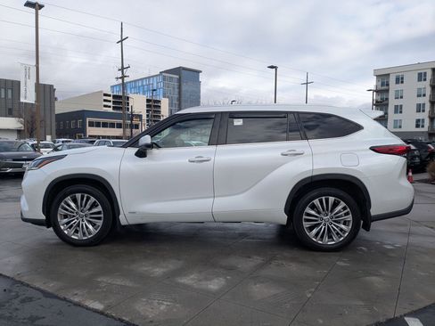 Used 2023 Toyota Highlander Platinum image 8