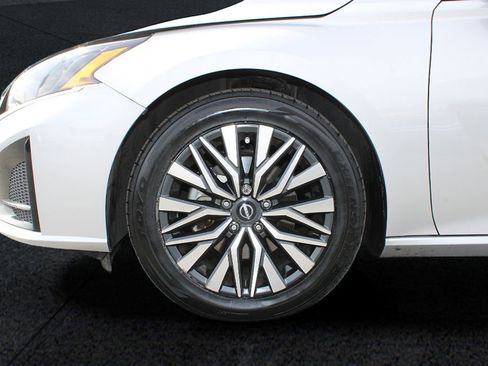 Used 2024 Nissan Altima 2.5 SV image 10