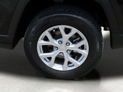 Used 2023 Jeep Grand Cherokee Limited w/ Luxury Tech Group II RWD image 9