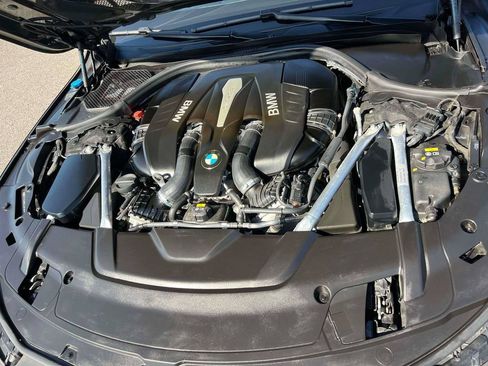 Used 2019 BMW 750i xDrive w/ Executive Package AWD/4WD image 38