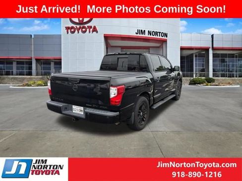 Used 2018 Nissan Titan SV w/ SV Convenience Package AWD/4WD image 3