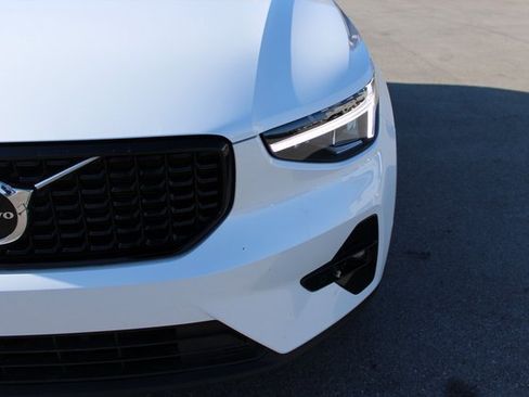 Used 2025 Volvo XC40 B5 Plus image 43