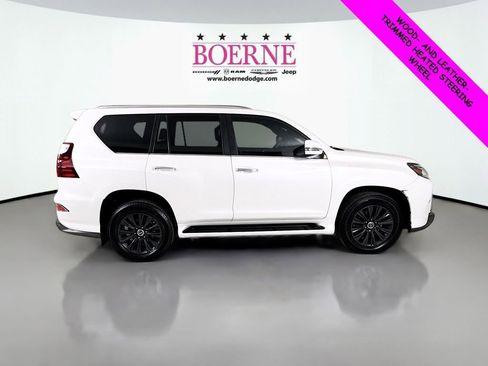 Used 2022 Lexus GX 460 Premium w/ Accessory Package image 8