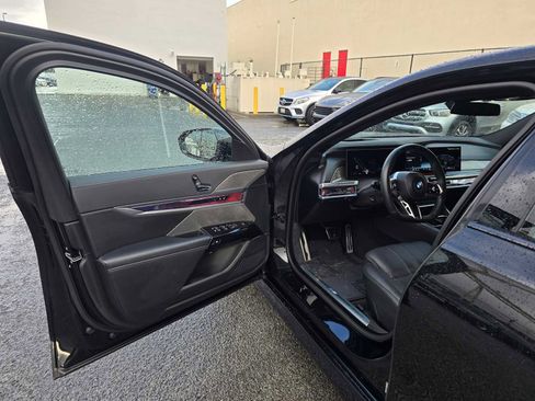 Used 2024 BMW 740i image 21