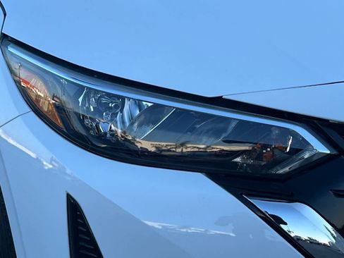 Certified 2025 Nissan Sentra S image 32