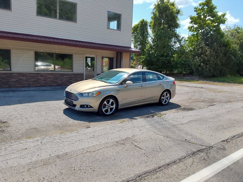 Used 2015 Ford Fusion SE w/ Equipment Group 201A FWD image 4