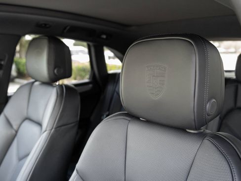 Certified 2026 Porsche Macan AWD/4WD image 23