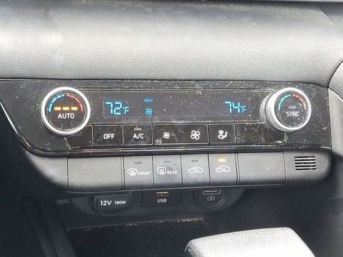 Used 2022 Hyundai Elantra SEL image 15