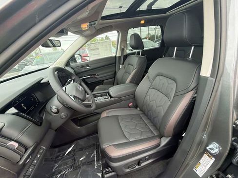 New 2026 Nissan Pathfinder Platinum w/ Cargo Package AWD/4WD image 11