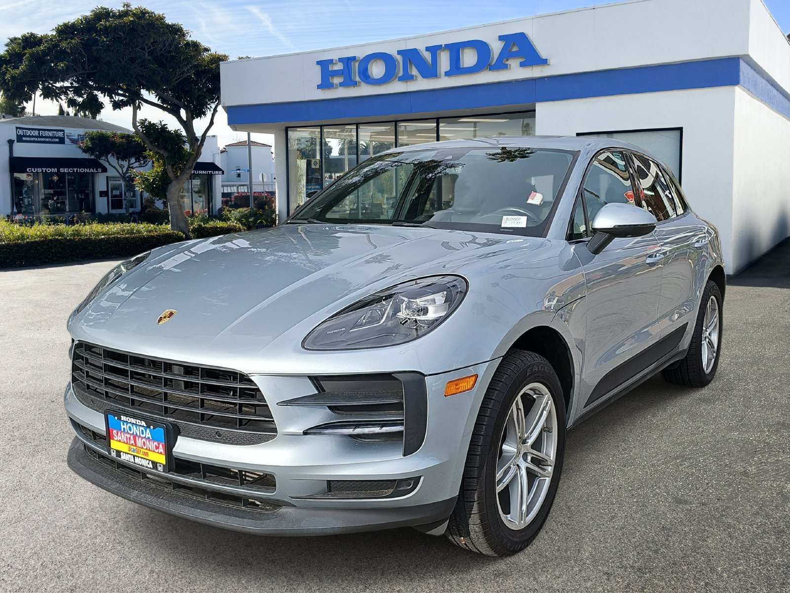 Used 2020 Porsche Macan AWD/4WD image 1