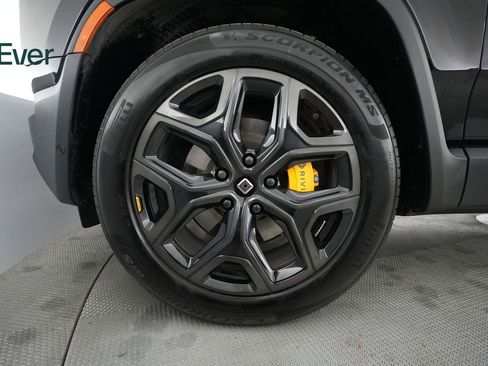 Used 2025 Rivian R1S Premium image 22