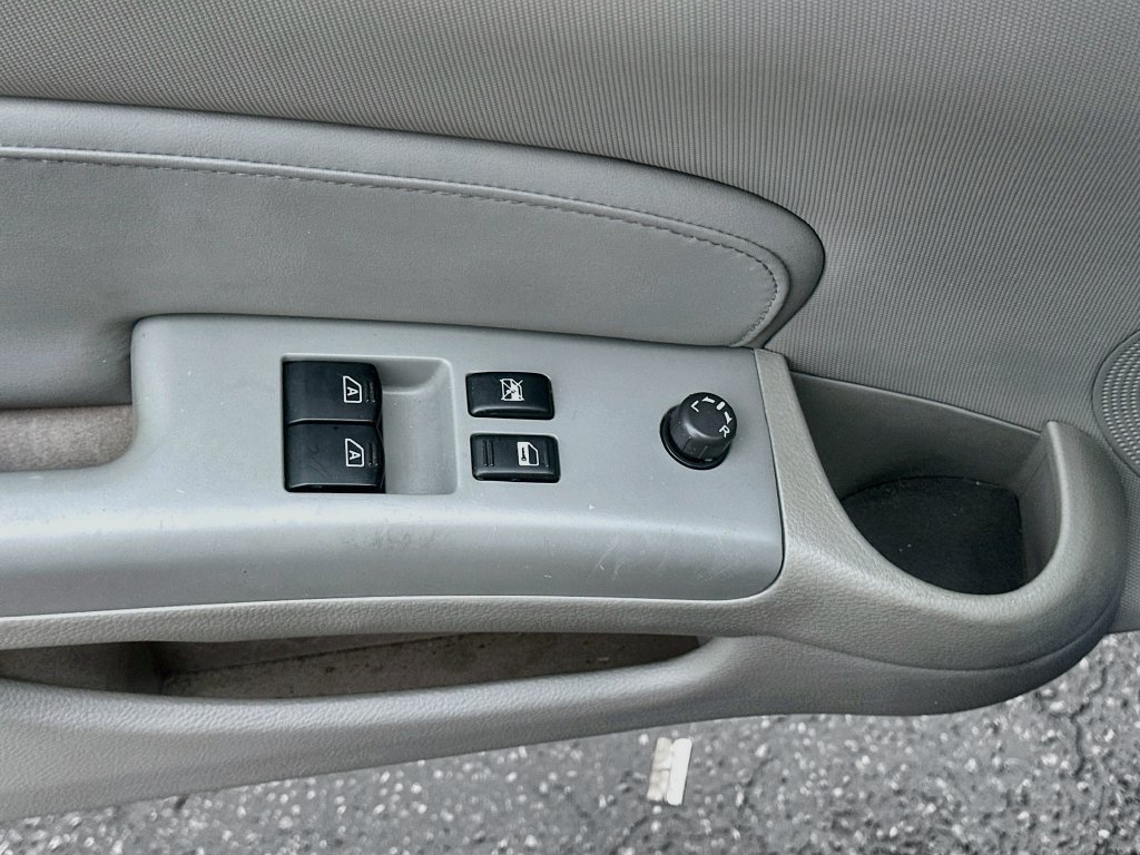 Used 2006 Nissan 350Z Touring RWD image 16