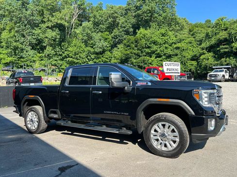 Used 2022 GMC Sierra 2500 Denali AWD/4WD image 2