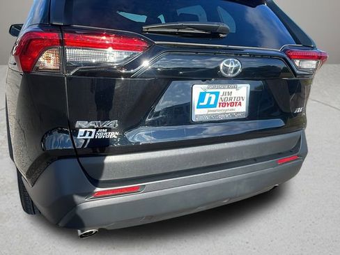 Used 2025 Toyota RAV4 XLE image 12