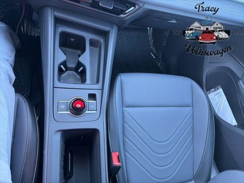 New 2026 Volkswagen Tiguan SE image 12