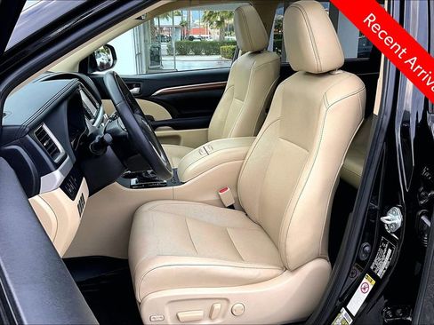 Certified 2019 Toyota Highlander Limited AWD/4WD image 21
