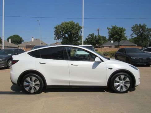 Used 2023 Tesla Model Y Long Range image 5
