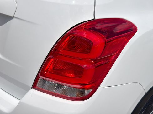 Used 2022 Chevrolet Trax LT w/ LT Convenience Package image 26