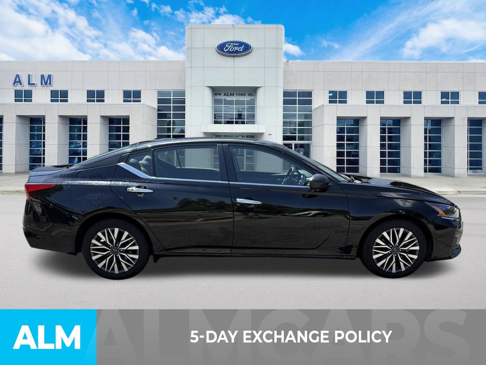 Used 2024 Nissan Altima 2.5 SV FWD image 3