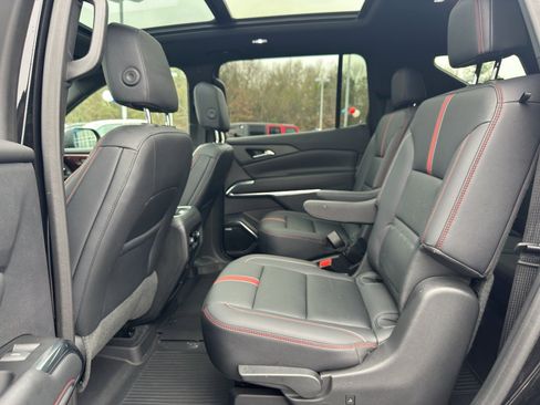 Used 2024 Chevrolet Traverse RS w/ LPO, Floor Liner Package image 31